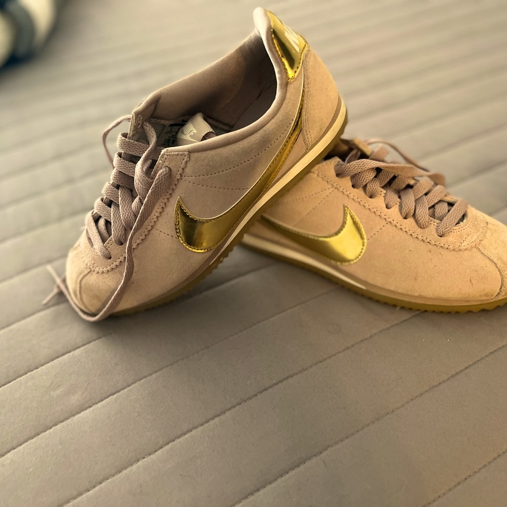Nike women shoes